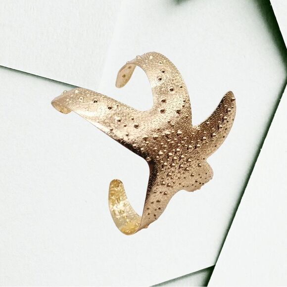GOLDTONE STARFISH BANGLE  - Picture 3 of 5